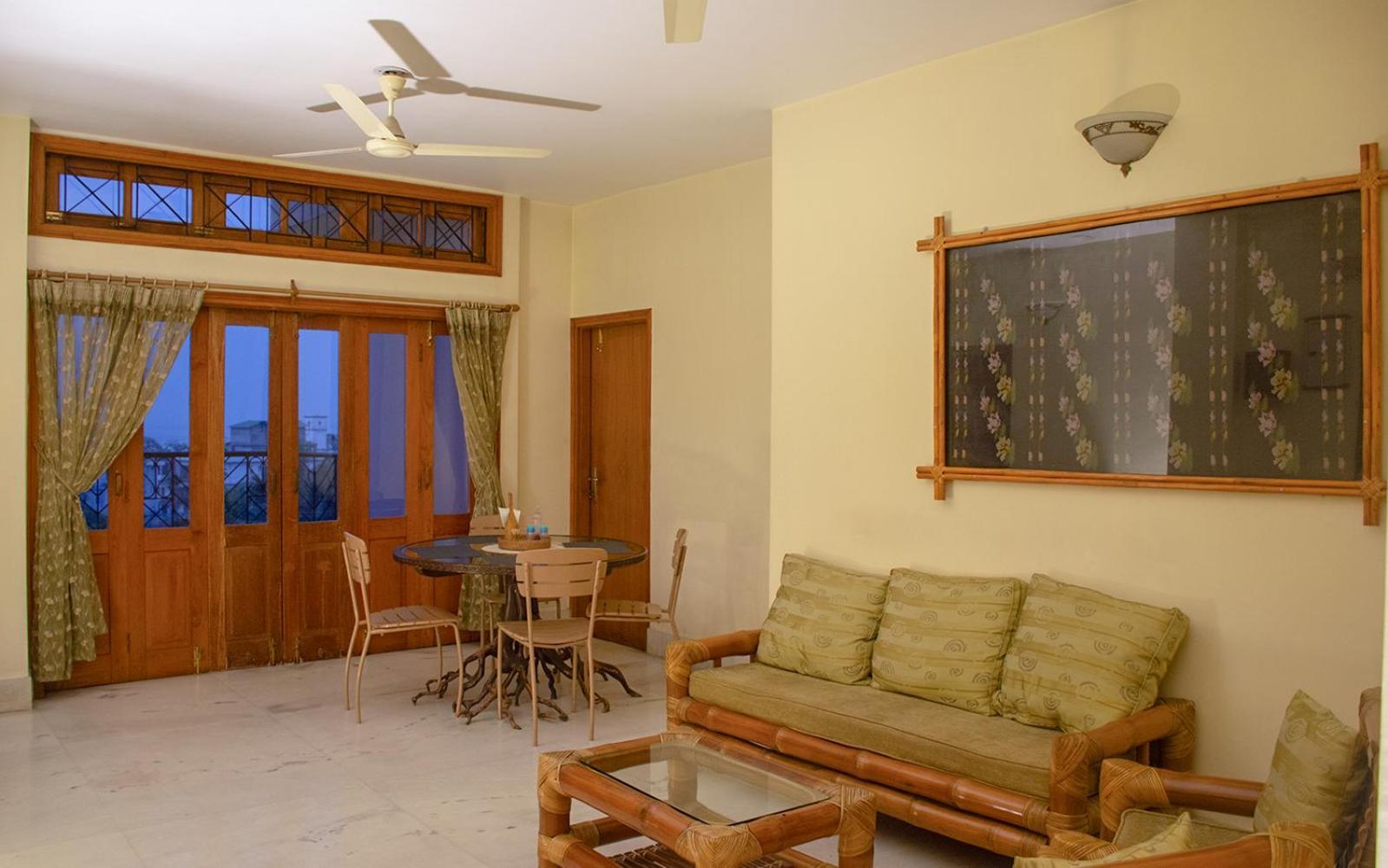 River Breeze Home A Comfort Stay Guwahati Ngoại thất bức ảnh