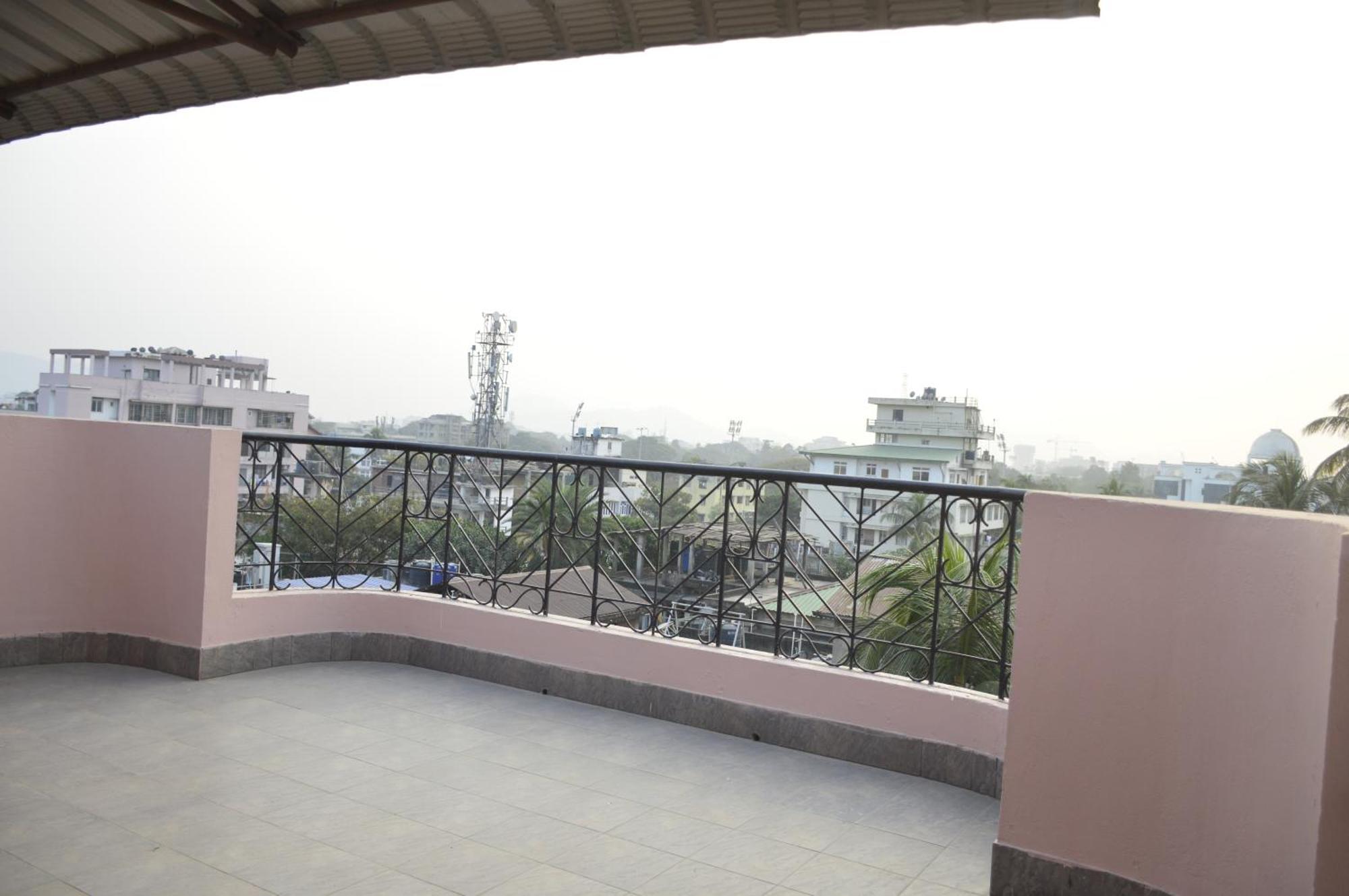 River Breeze Home A Comfort Stay Guwahati Ngoại thất bức ảnh